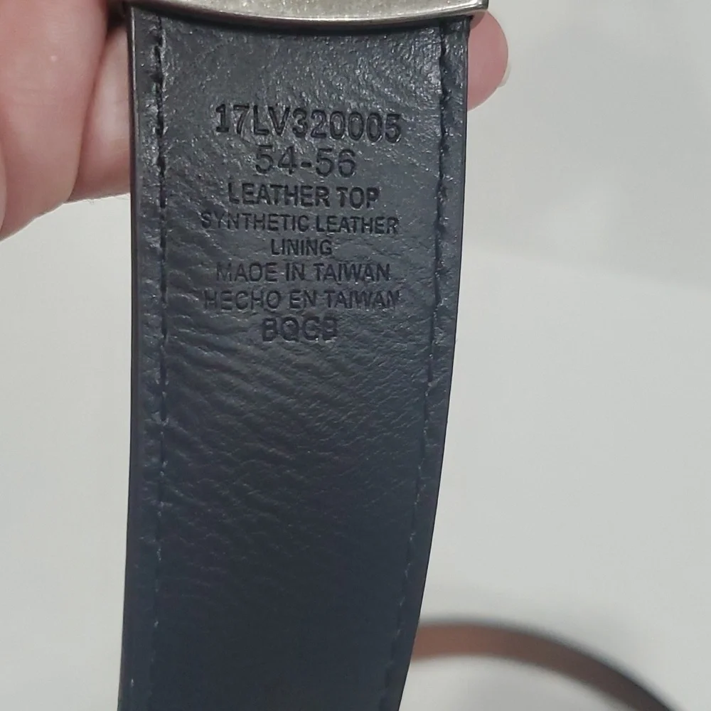 LEVIS LEATHER REVERSIBLE BELT SIZE 54-56